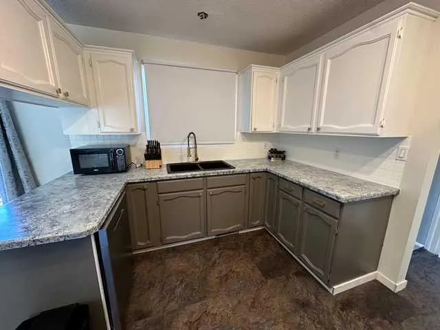 31 10 Street W