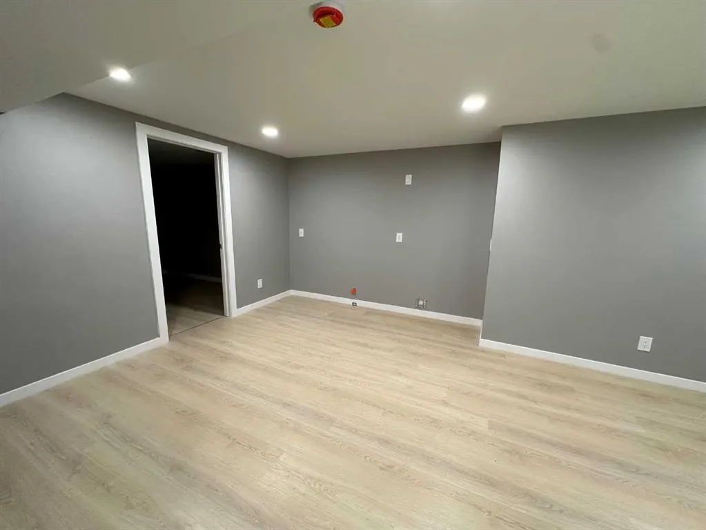 31 10 Street W