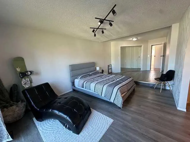 31 10 Street W