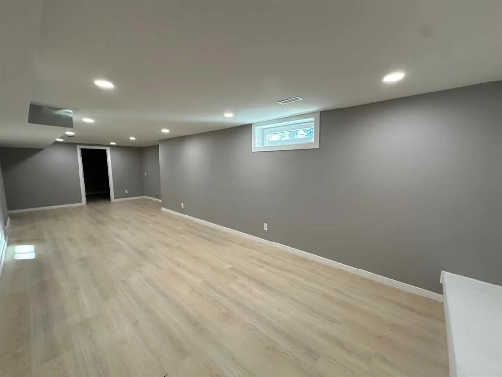 31 10 Street W