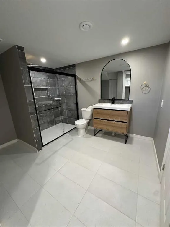 31 10 Street W