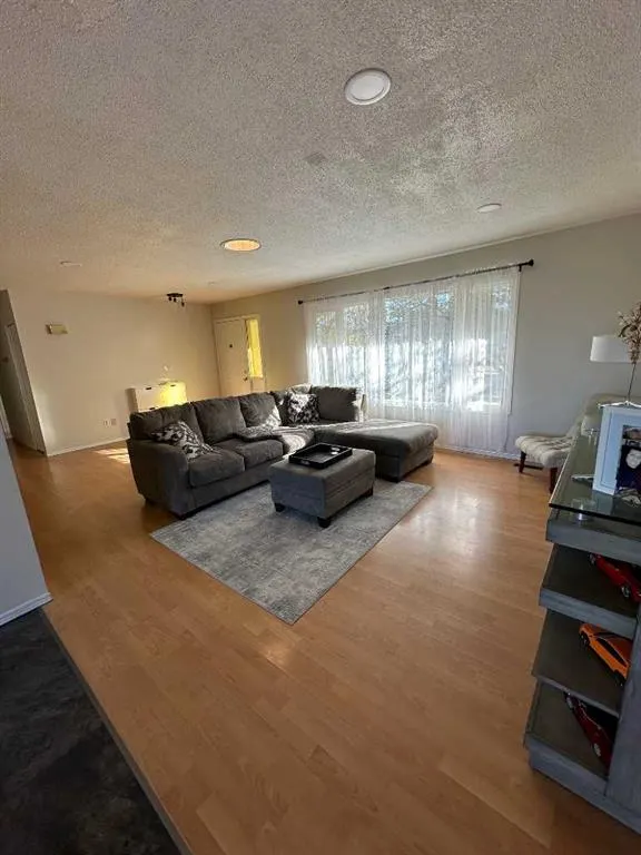 31 10 Street W