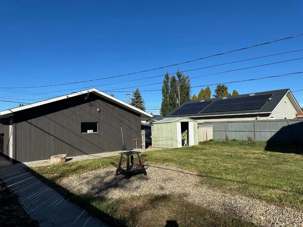 31 10 Street W