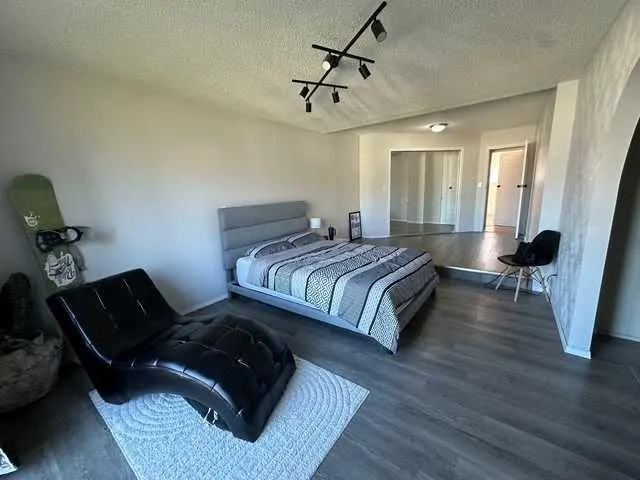 31 10 Street W