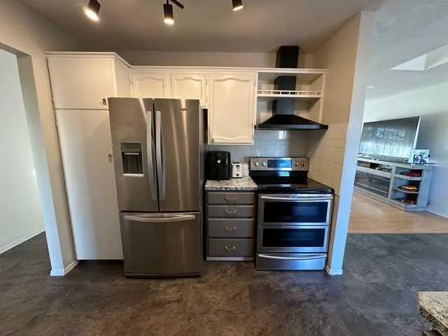 31 10 Street W