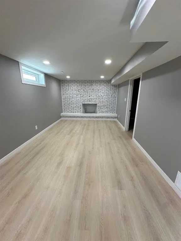 31 10 Street W
