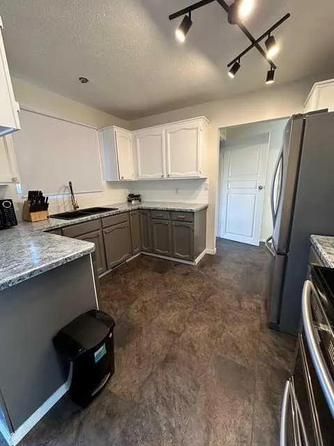 31 10 Street W