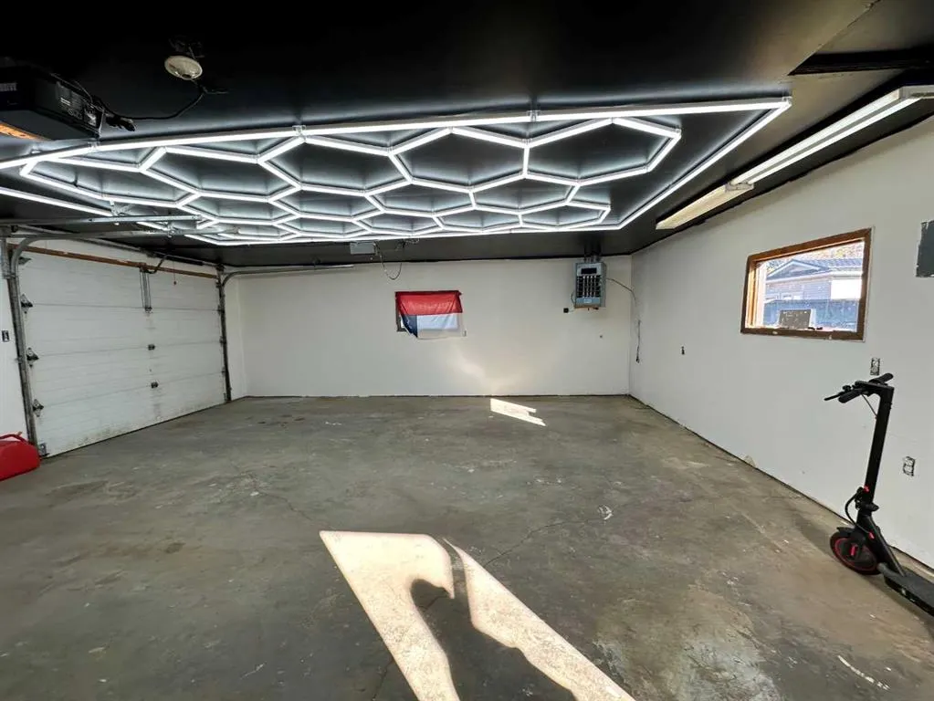 31 10 Street W