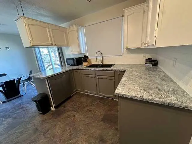 31 10 Street W