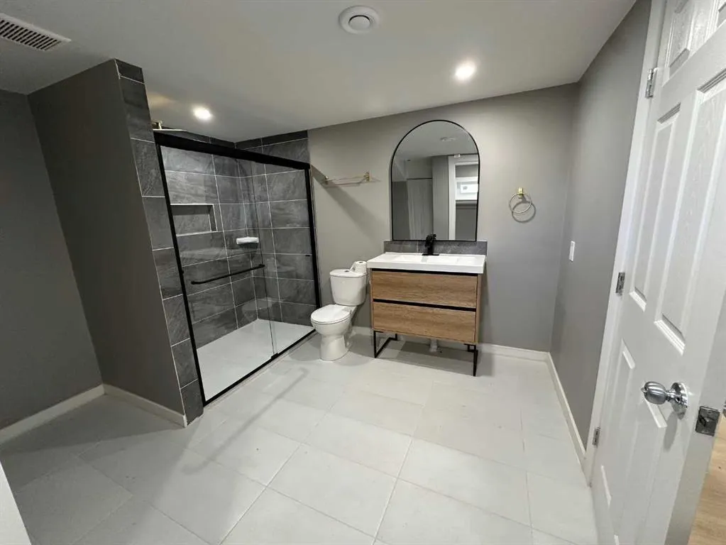 31 10 Street W