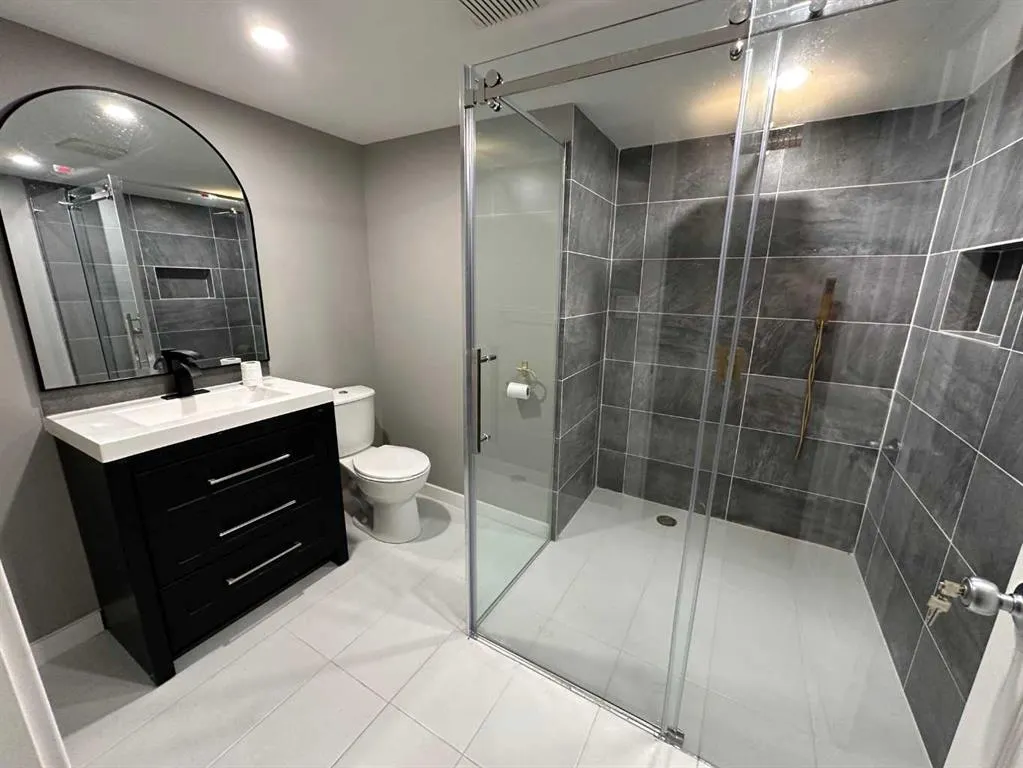 31 10 Street W