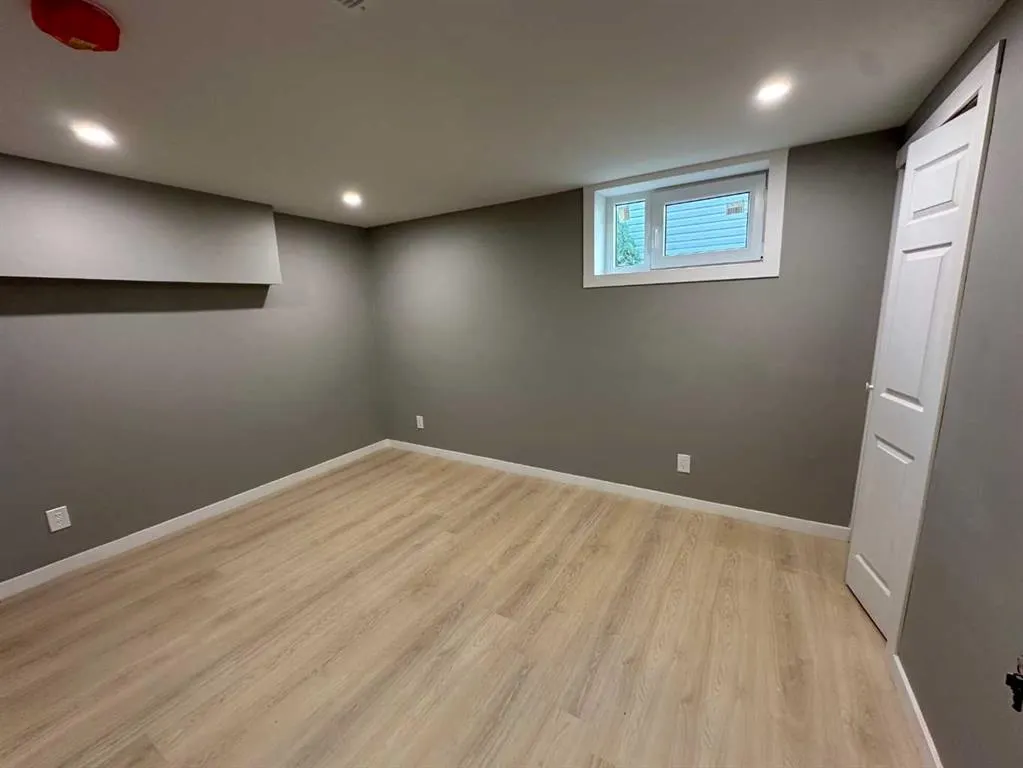 31 10 Street W