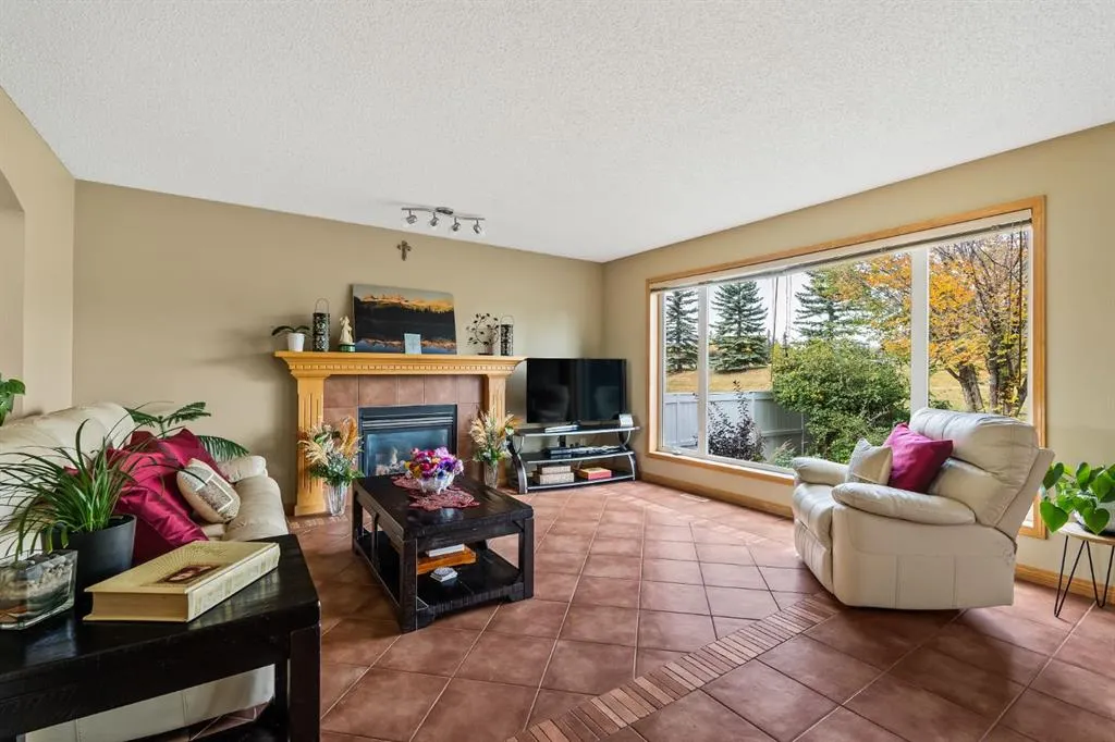 120 Simcoe Close SW