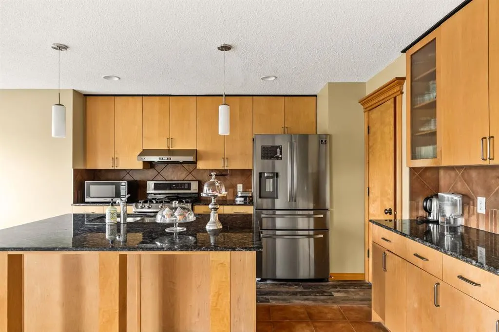 120 Simcoe Close SW