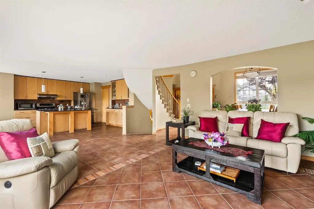 120 Simcoe Close SW