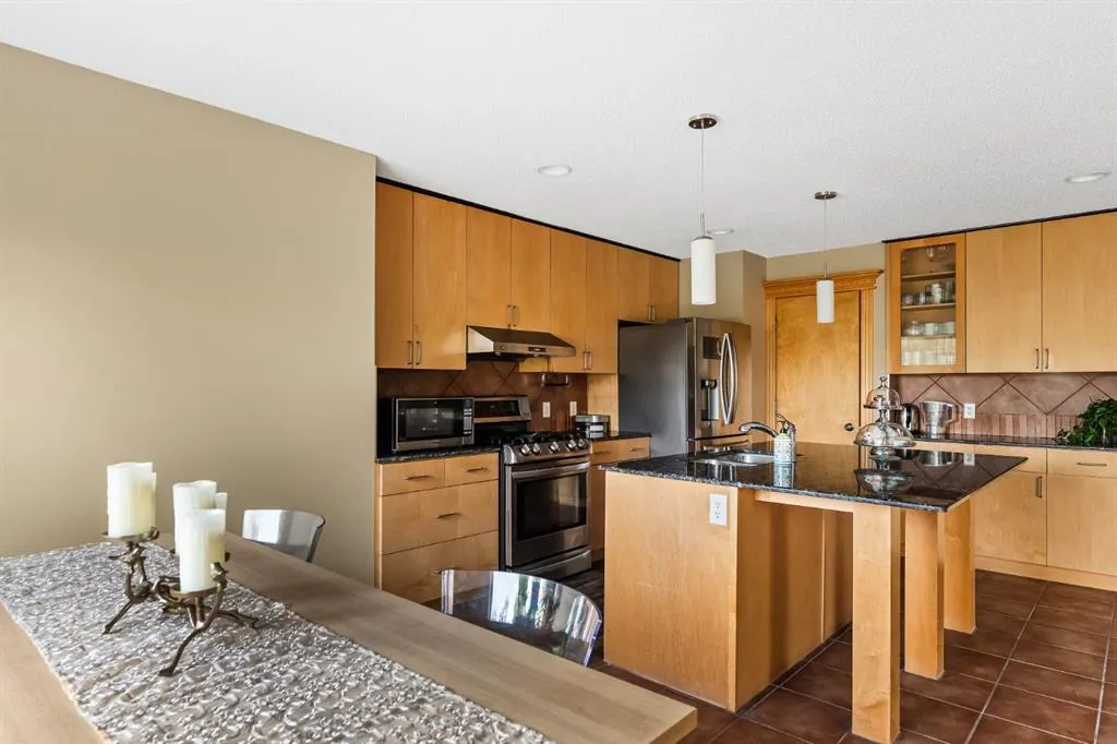 120 Simcoe Close SW