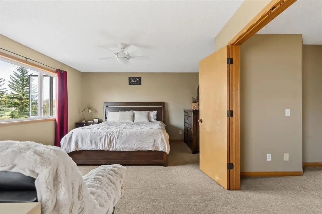 120 Simcoe Close SW