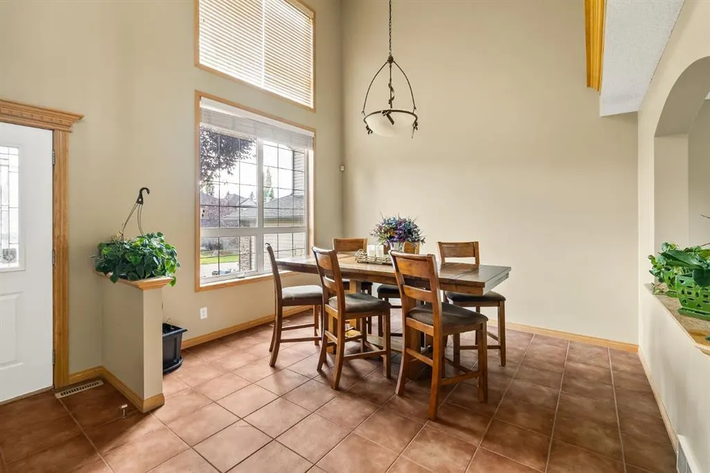 120 Simcoe Close SW