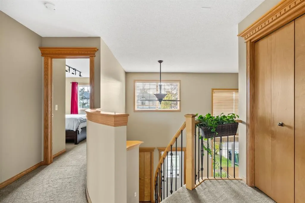 120 Simcoe Close SW