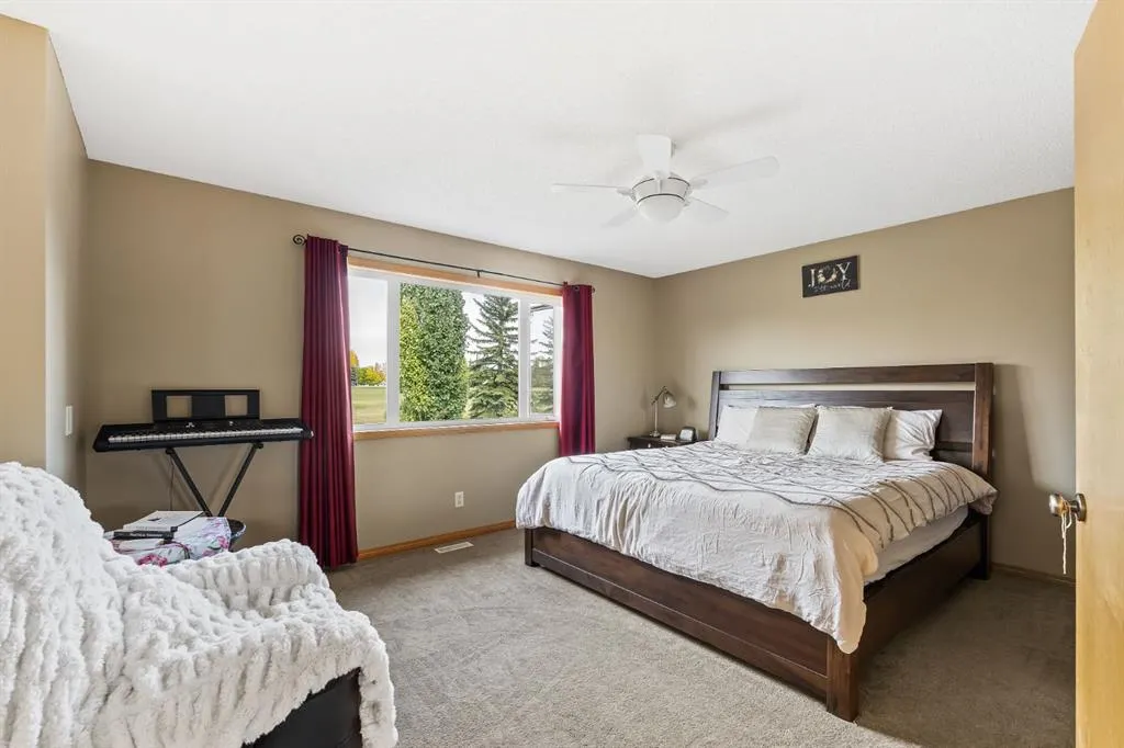 120 Simcoe Close SW