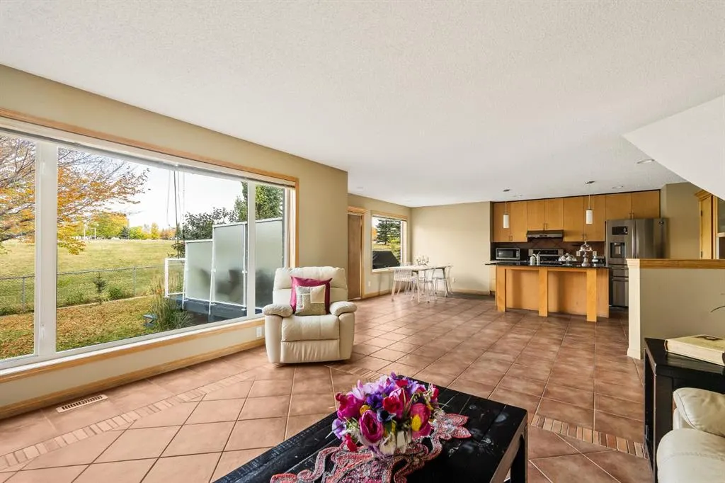 120 Simcoe Close SW