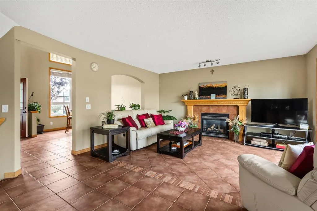 120 Simcoe Close SW