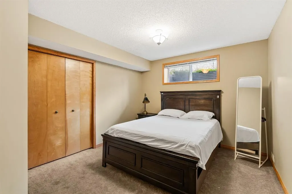 120 Simcoe Close SW