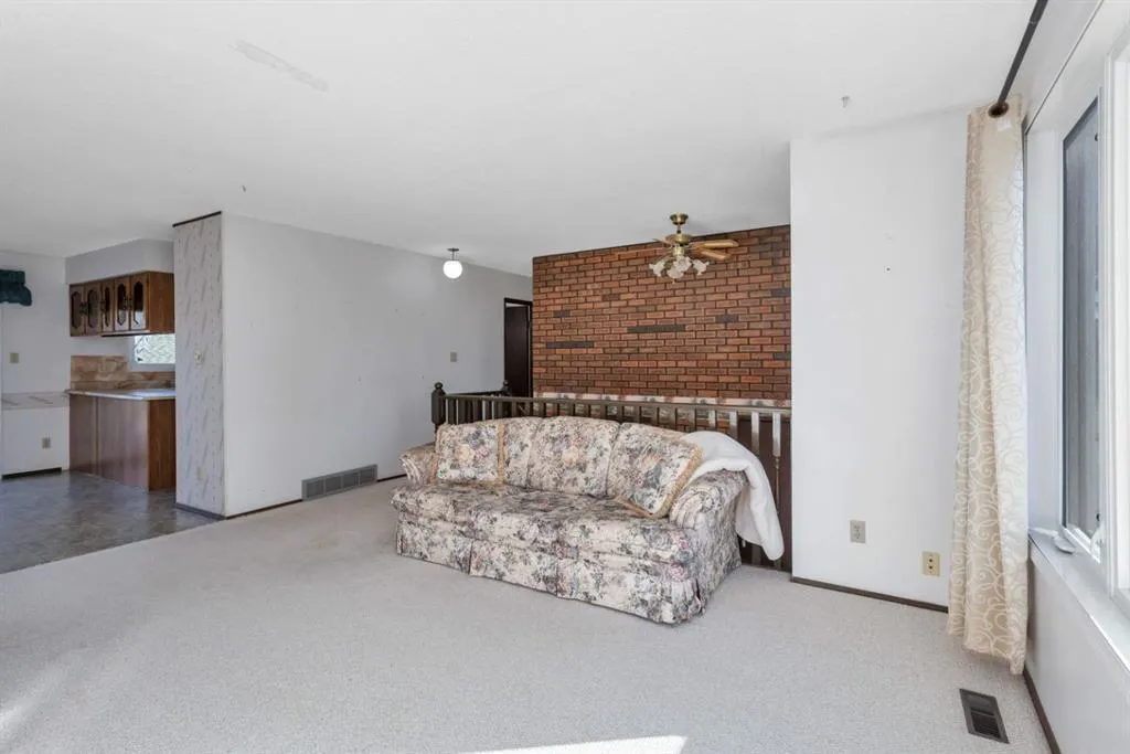 5628 55 Avenue