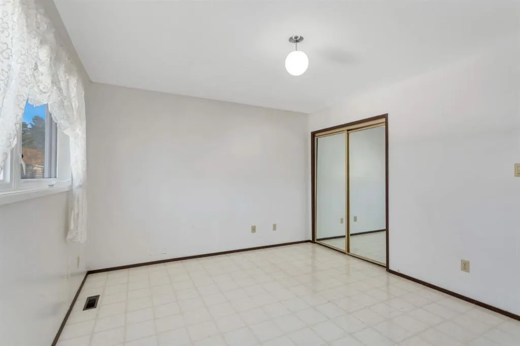 5628 55 Avenue