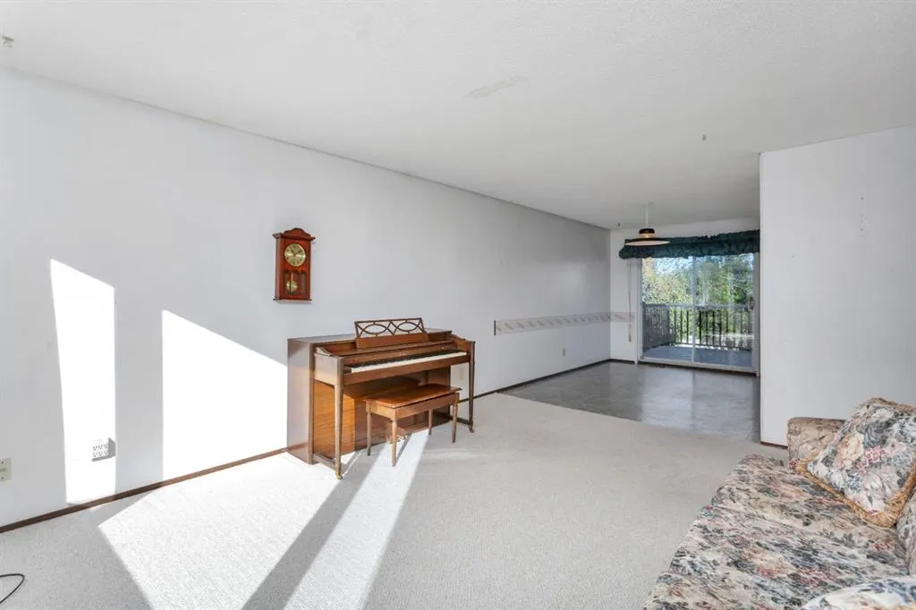 5628 55 Avenue