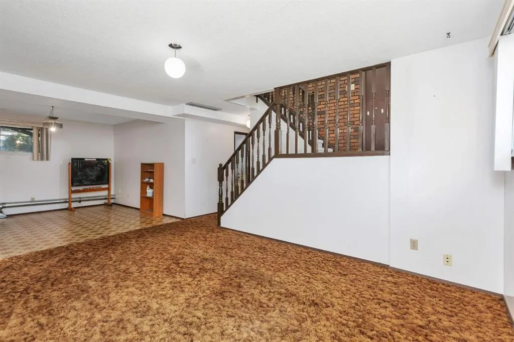 5628 55 Avenue