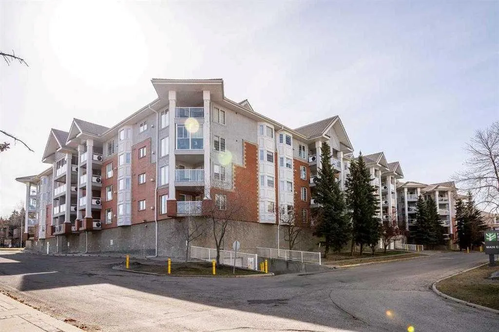 8535 Bonaventure Drive SE, #202
