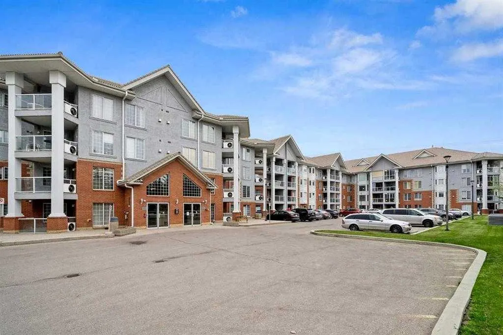 8535 Bonaventure Drive SE, #202