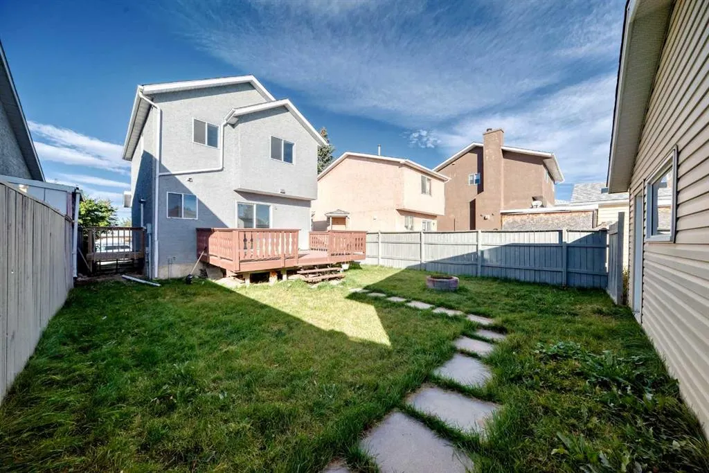 120 Martinview Close NE