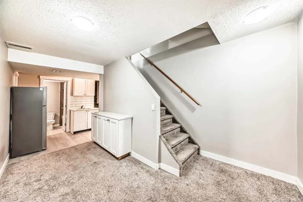 120 Martinview Close NE