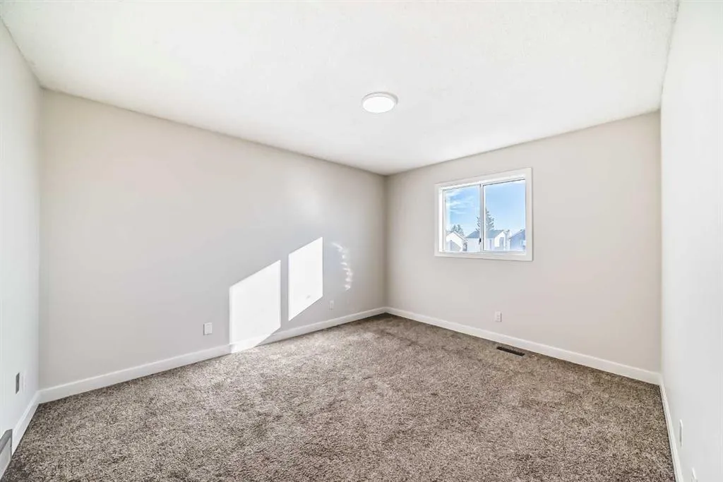 120 Martinview Close NE