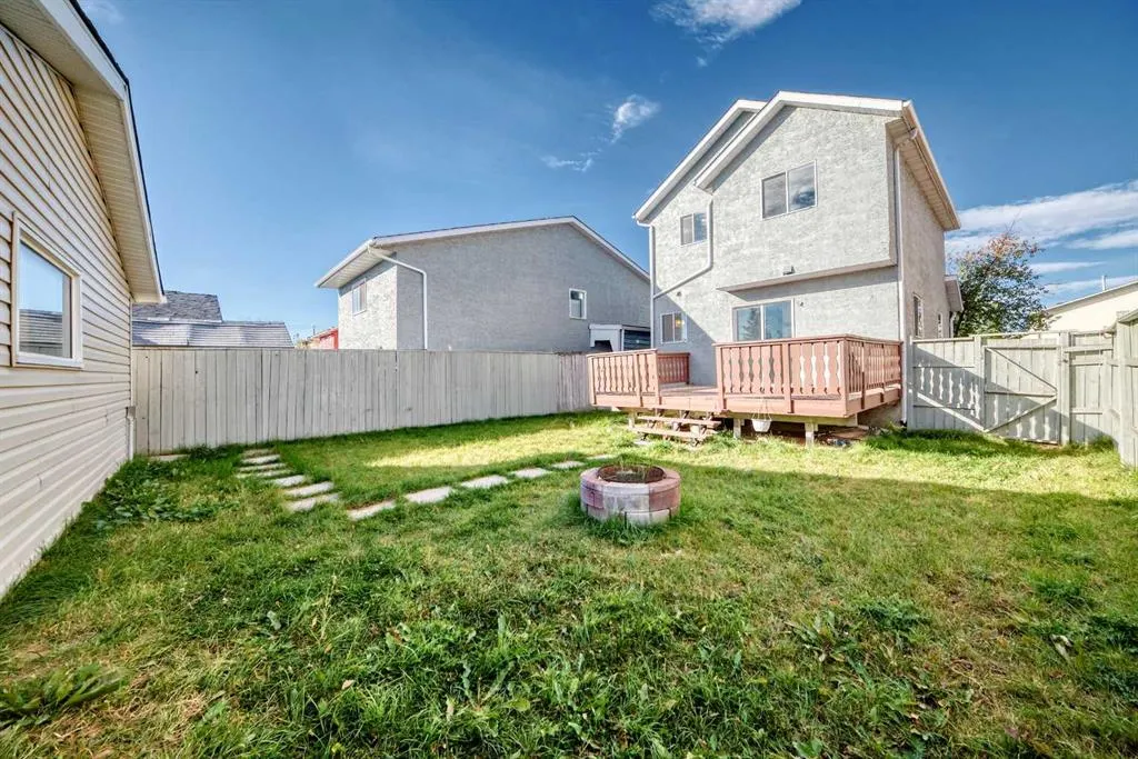 120 Martinview Close NE