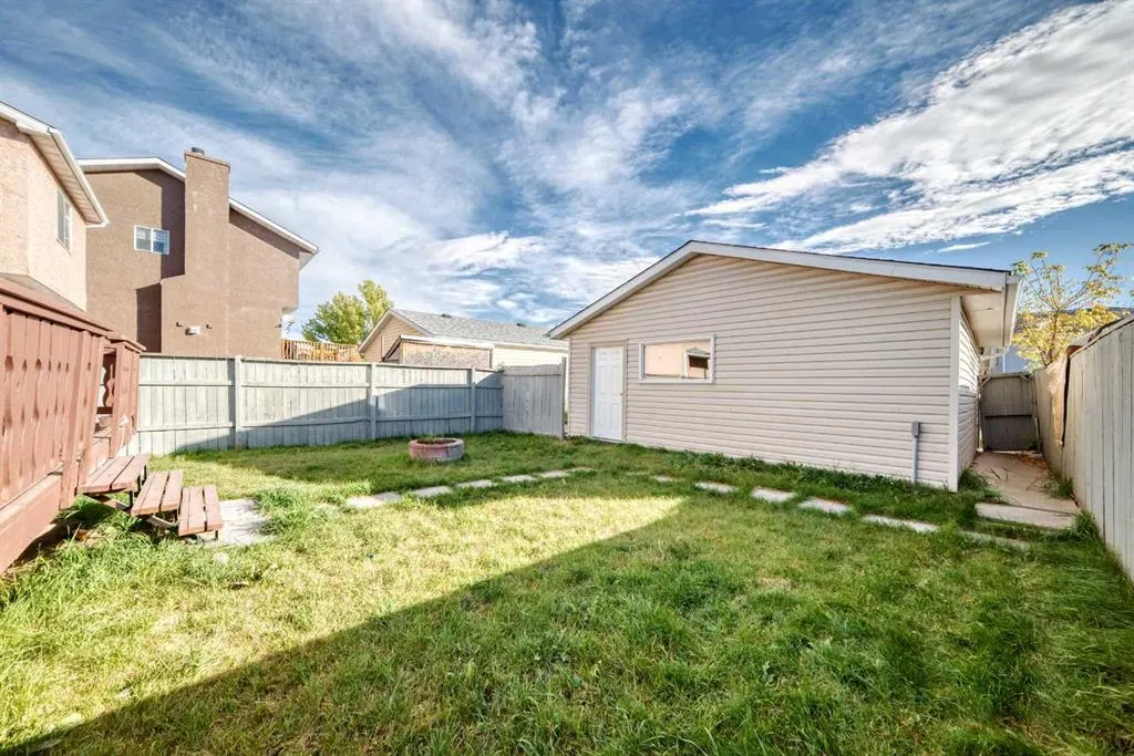 120 Martinview Close NE