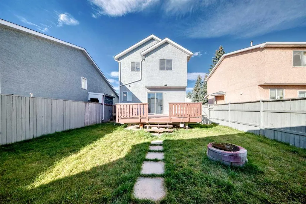 120 Martinview Close NE