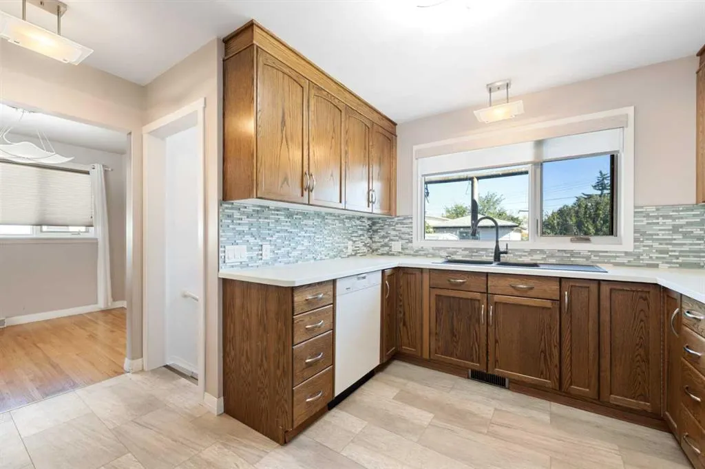 98 Lynnwood Drive SE