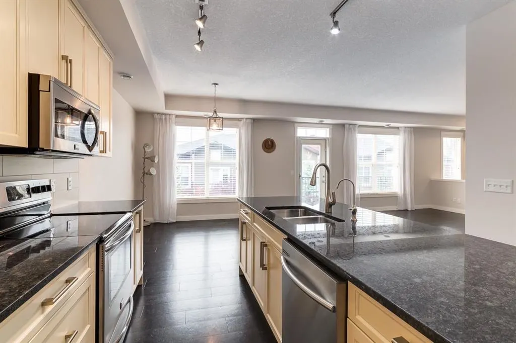 141 Cranford SE