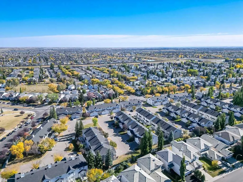 119 Mt Douglas Manor SE