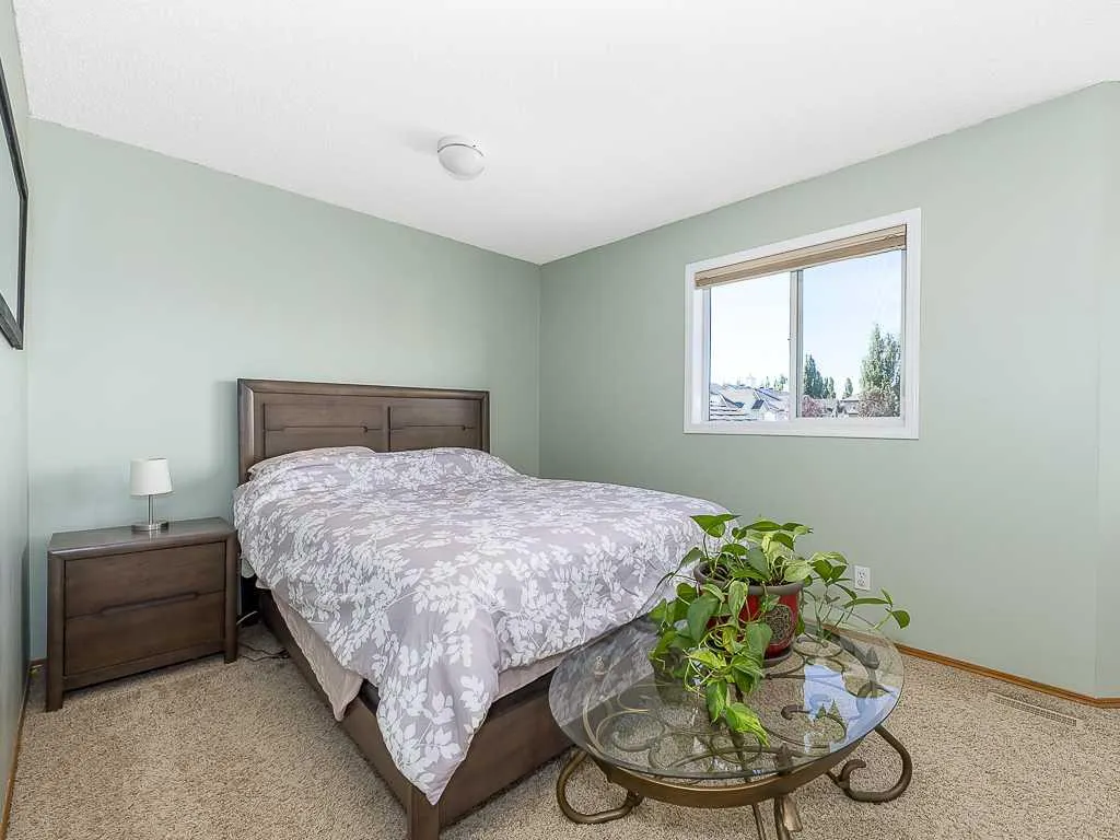 119 Mt Douglas Manor SE