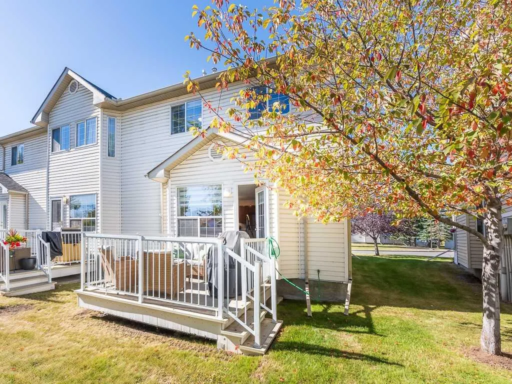 119 Mt Douglas Manor SE