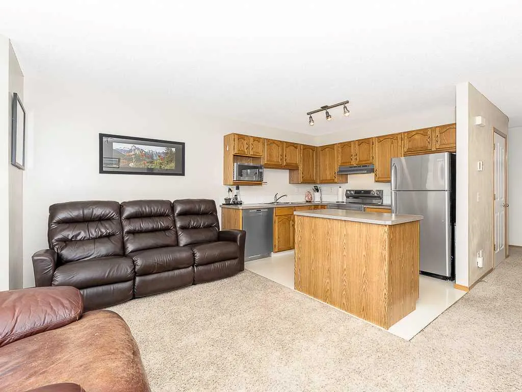 119 Mt Douglas Manor SE