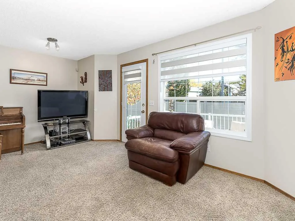 119 Mt Douglas Manor SE