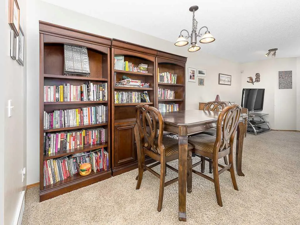 119 Mt Douglas Manor SE