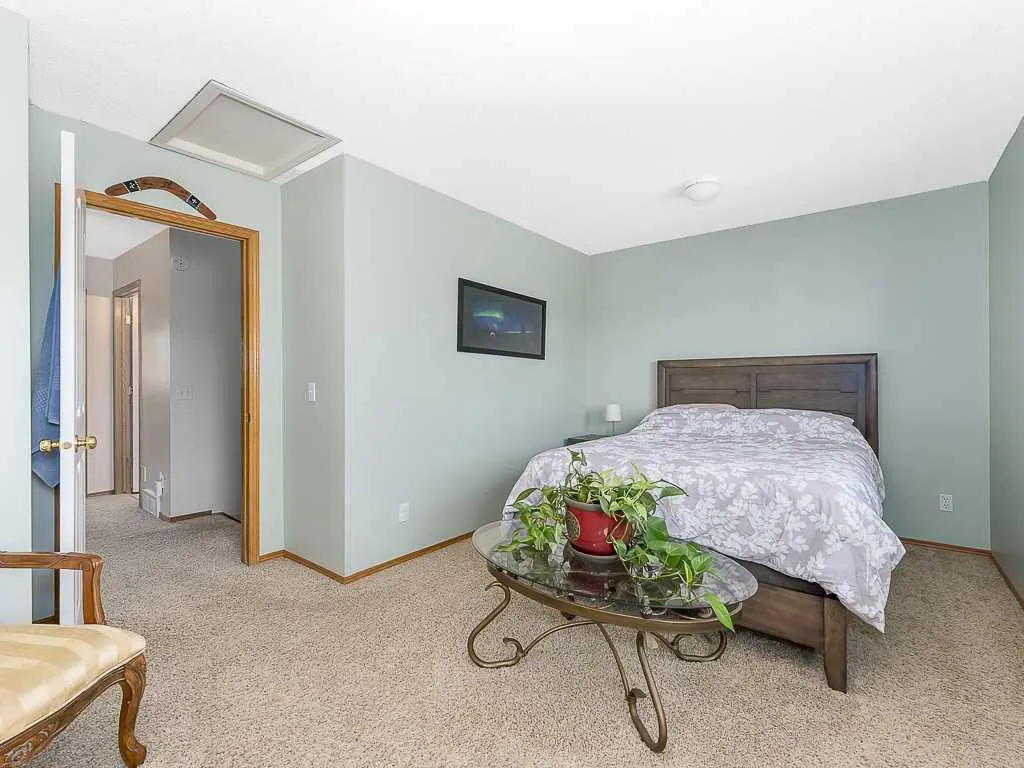 119 Mt Douglas Manor SE