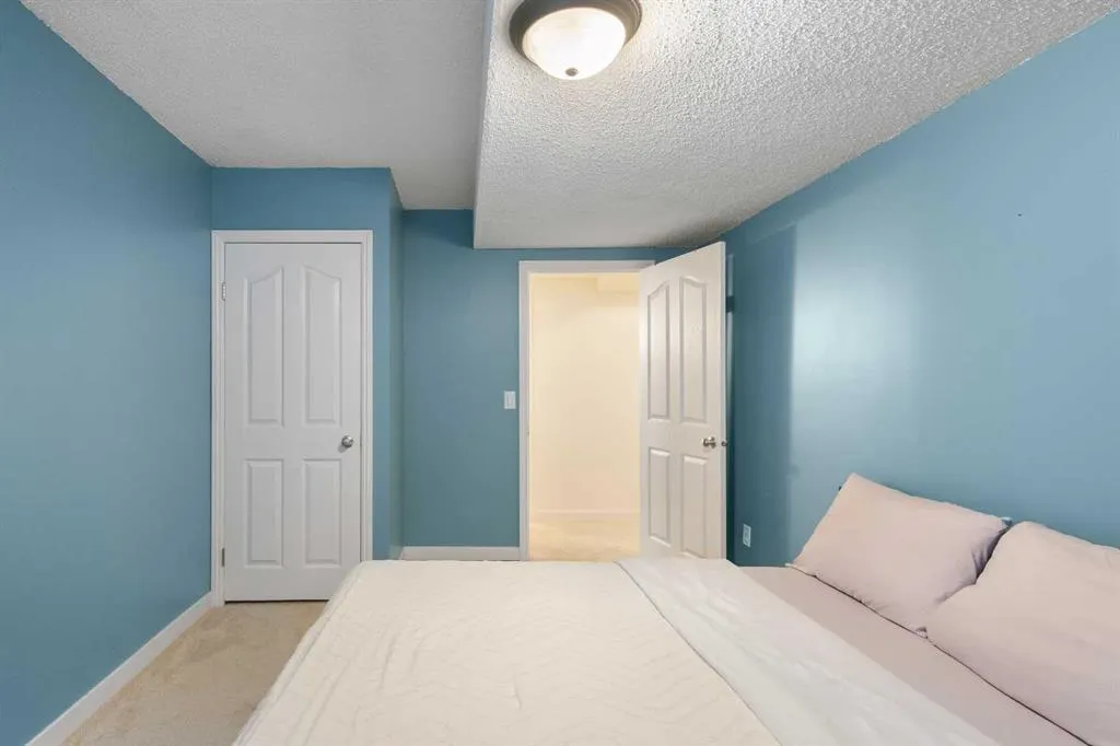 2227 Sagewood Heights SW
