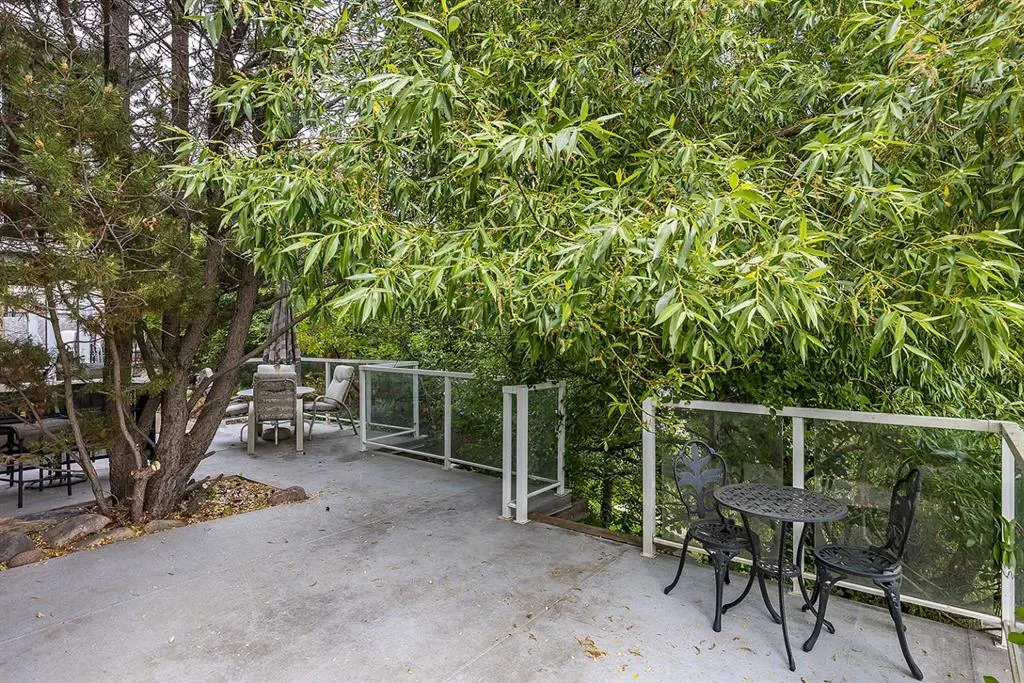 22 Chinook Drive SW